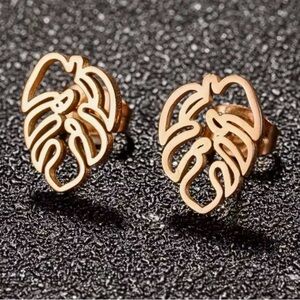 Minimalist stainless steel monstera stud earring